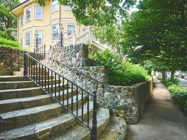 Building Photo - 18 Atherton Rd