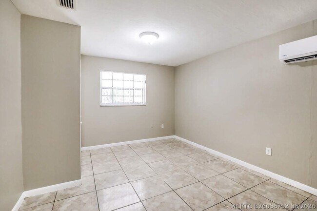 Building Photo - 6545 SW 29th St