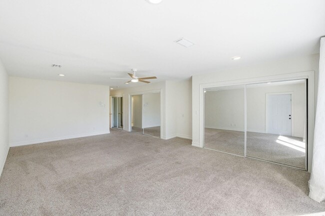 Building Photo - 47 Country Club Dr E