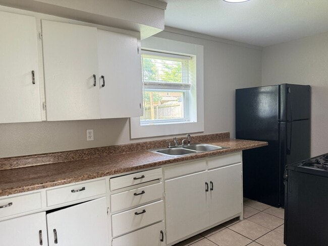 Building Photo - 408 Grove - Grv