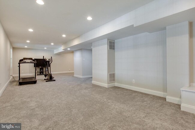 Building Photo - 2191 Oak Forest Dr