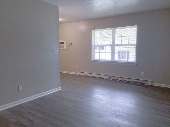 Building Photo - 2 bedroom 1 bath apartment