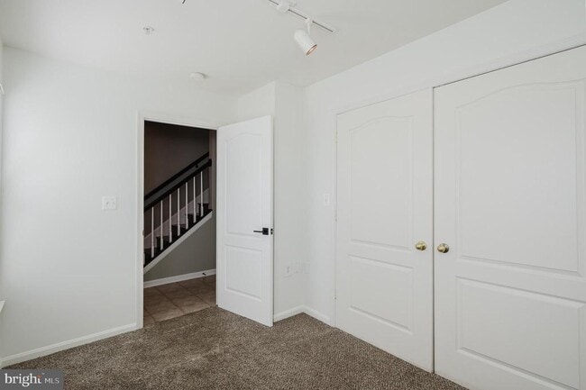 Building Photo - 557 Rhapsody Ct