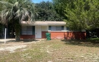 Building Photo - 3 Bedroom/ 1 1/2 Bath House - GREAT LOCATION