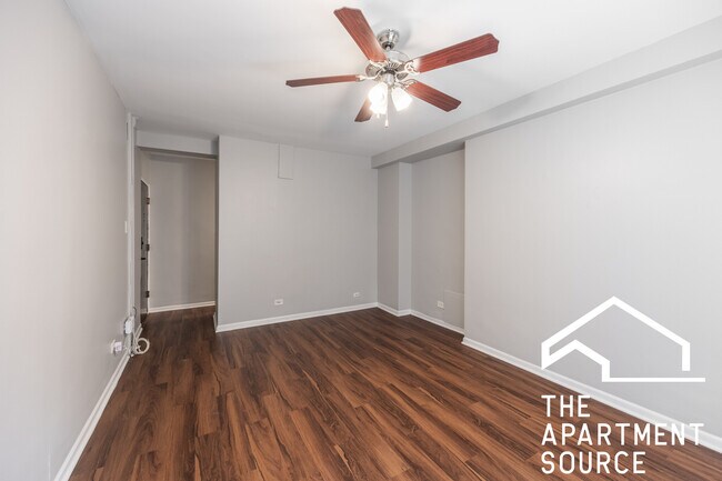 Building Photo - 1140 N La Salle Dr