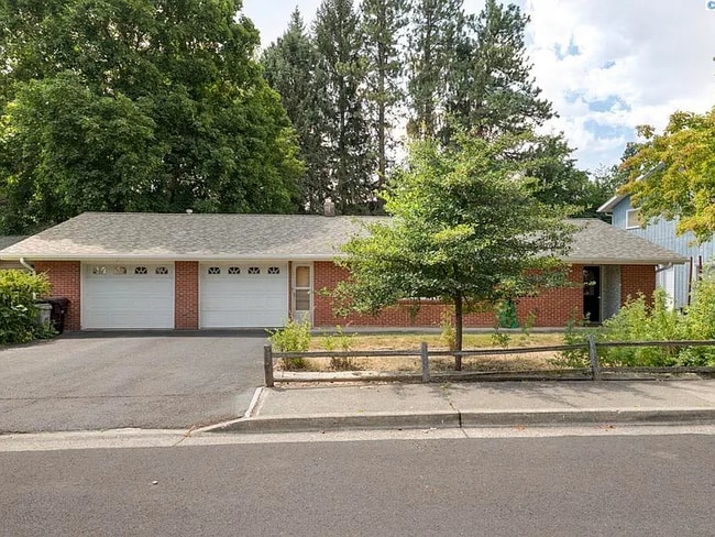 Primary Photo - 635 SW Dawnview Ct