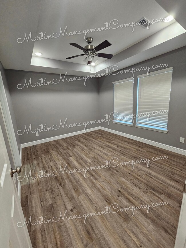 Building Photo - 3005 Aaron Ave