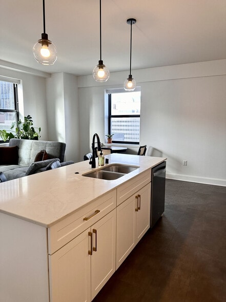 Building Photo - 758 N Broadway