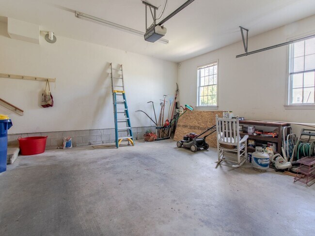 Building Photo - 123 New Rd