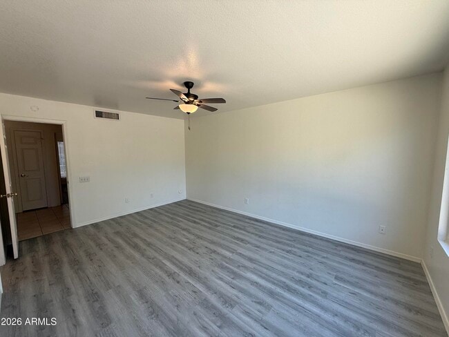 Building Photo - 505 W Sereno Dr