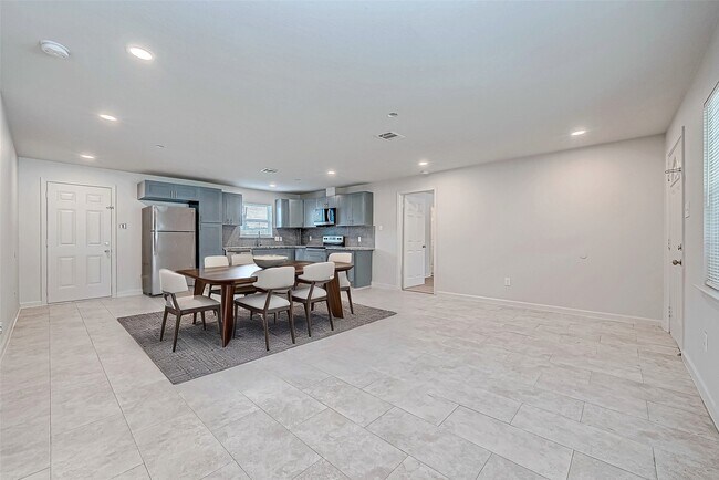 Building Photo - 3618 Noah St