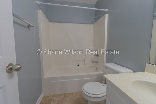 Building Photo - Charming 3-Bedroom Home Recently Renovated...