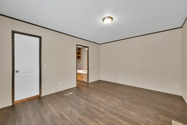 Building Photo - 20204 Sherwood Dr