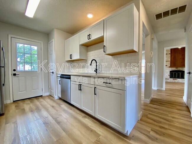 Building Photo - 410 Twin Oak Trail
