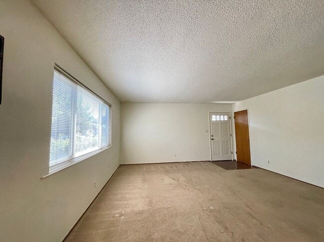 Building Photo - 3063 Linda Vista Ave