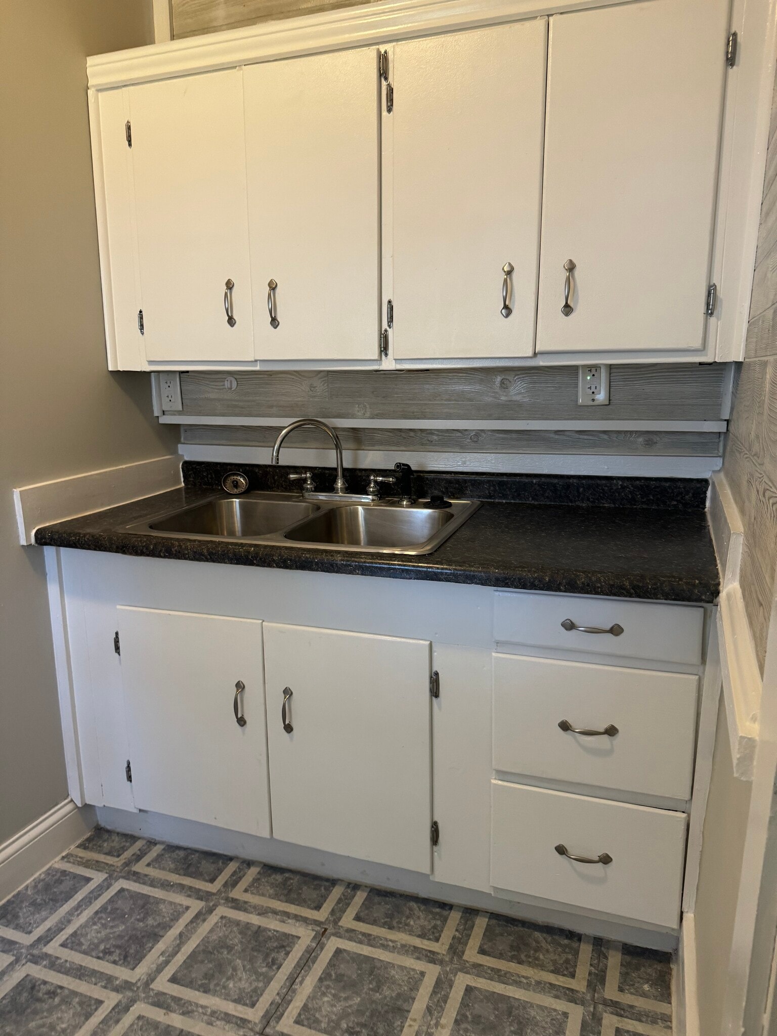 Building Photo - 294 W Clinton St