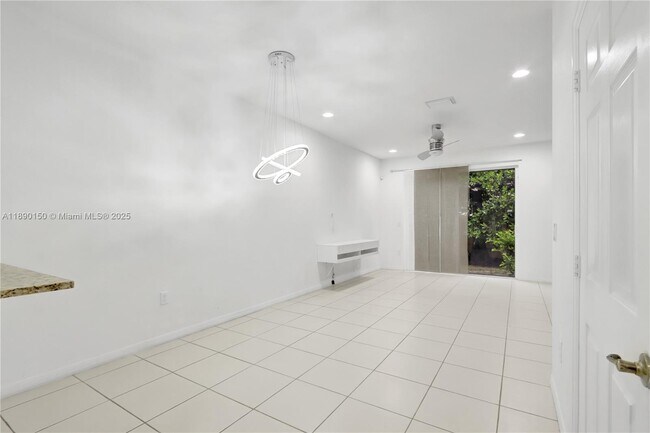 Building Photo - 8915 SW 18th St