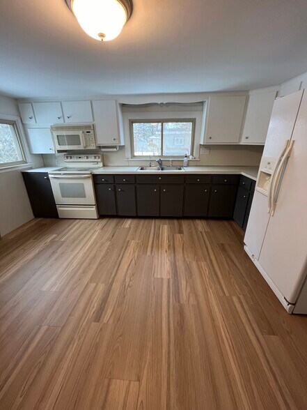 Kitchen - 9045 Millward Ave