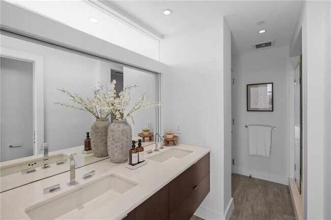 Building Photo - 1 W Exchange St