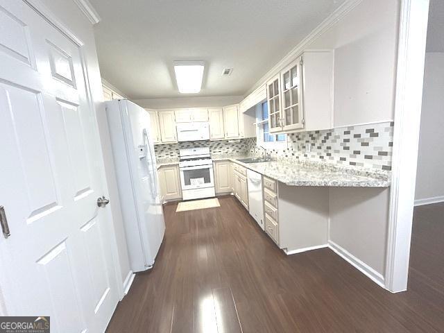 Building Photo - 305 Carriage Chase