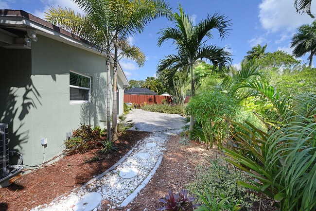 Building Photo - 3180 NW 6th Ave