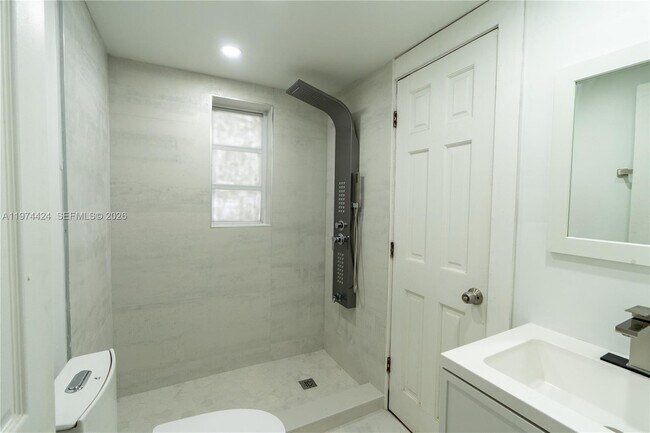 Building Photo - 3665 SW 16th St