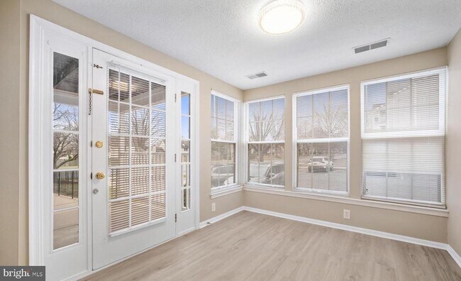 Building Photo - 607 Himes Ave