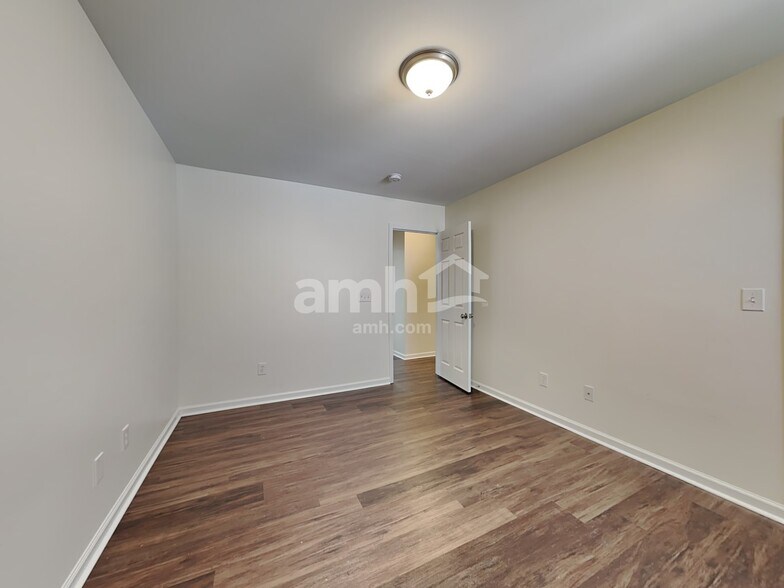 Building Photo - 4210 Lindsey Ln