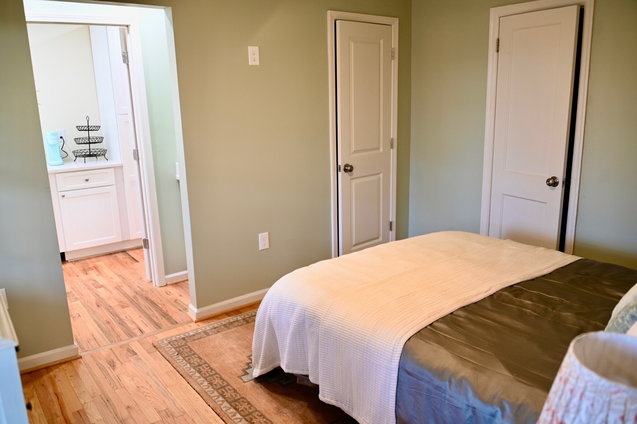 Building Photo - 4448 6th Ave S