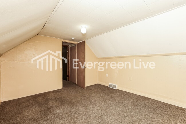 Building Photo - 124 E Lindberg Dr