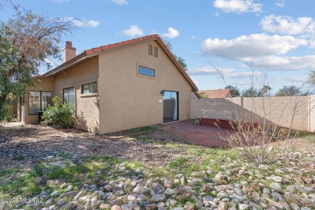 Building Photo - 321 E Fieldcrest Ln