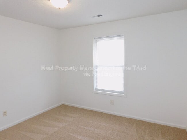 Building Photo - 2574 Green Oaks Ct SE