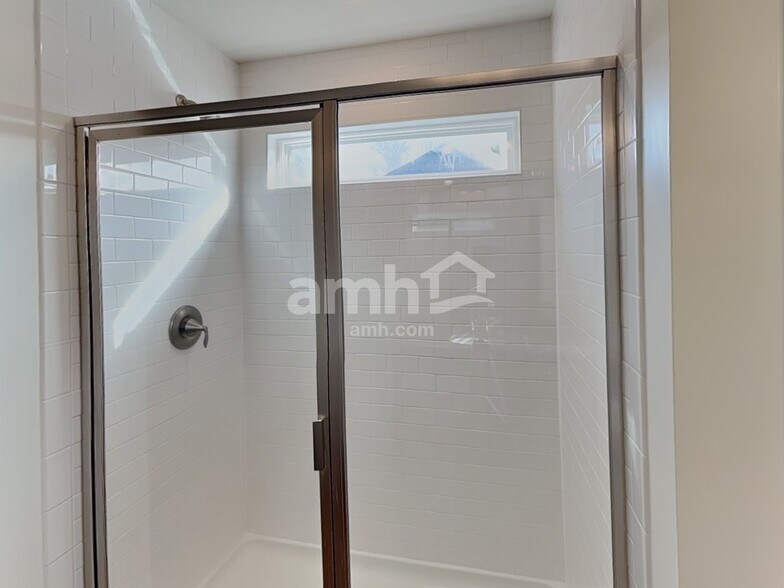 Building Photo - 706 Cyprus Ave