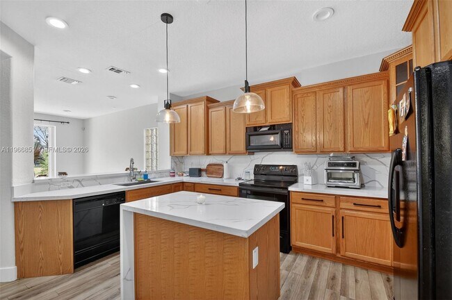 Building Photo - 9041 Silver Glen Way