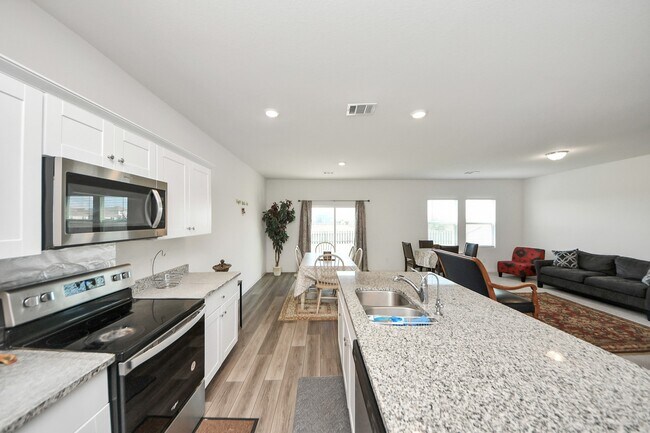 Building Photo - 4830 Highland Spgs Dr