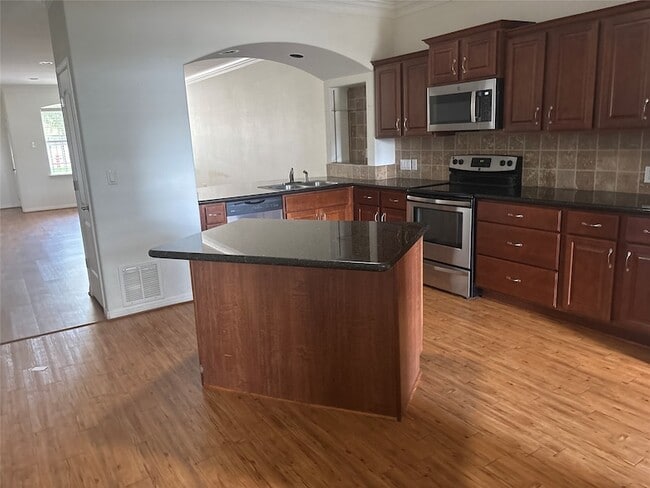 Building Photo - 359 Stone Hill Dr