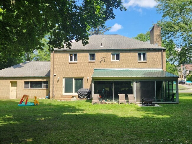 Building Photo - 77 Riverside Dr