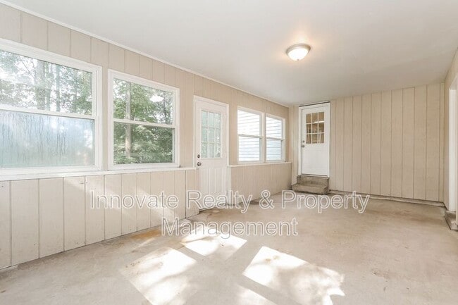 Building Photo - 1613 Kenmare Dr