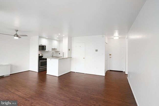 Building Photo - 6621 Wakefield Dr