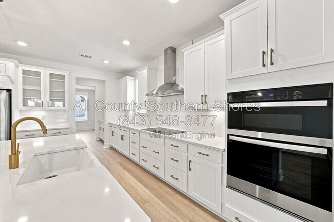 Building Photo - 3084 Claredon St