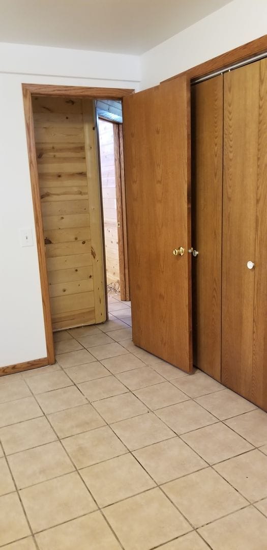Building Photo - Large 2+ Bedroom home with a country setting