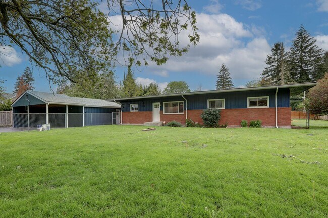 Building Photo - Large Renton Highlands Rambler with Grand ...