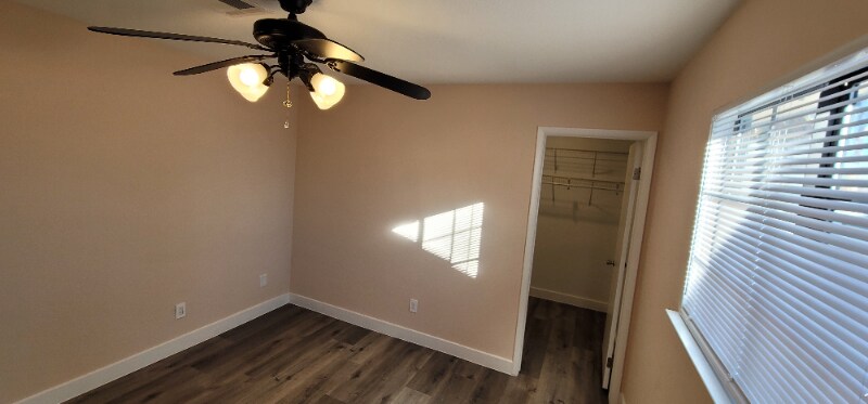 Building Photo - 5709 Avenida Silla