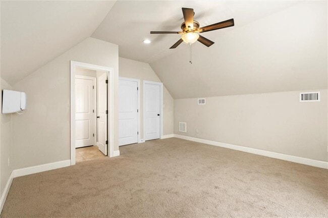 Building Photo - 1056 Linlen Ave