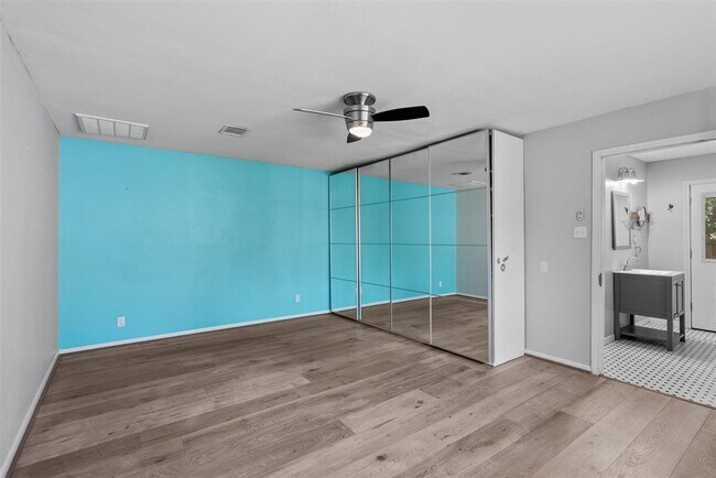 Building Photo - 5019 Oak Forest Dr