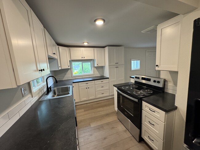 Building Photo - 8950 SW 69th Ave