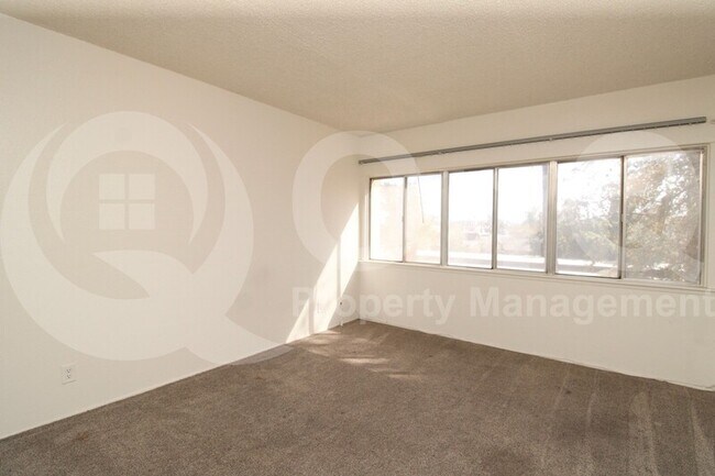 Building Photo - 351 E Thomas Rd