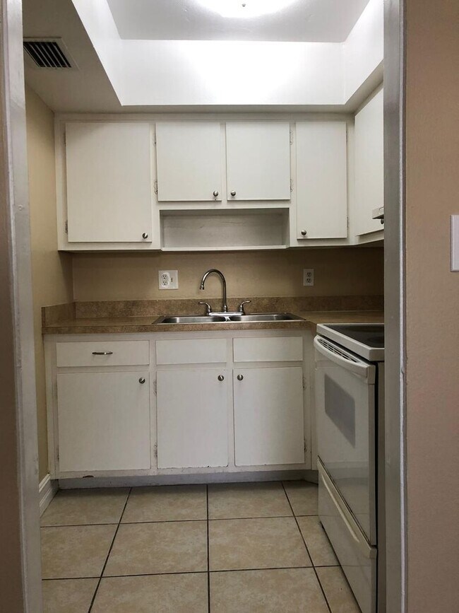 Building Photo - Green Tee - # 317