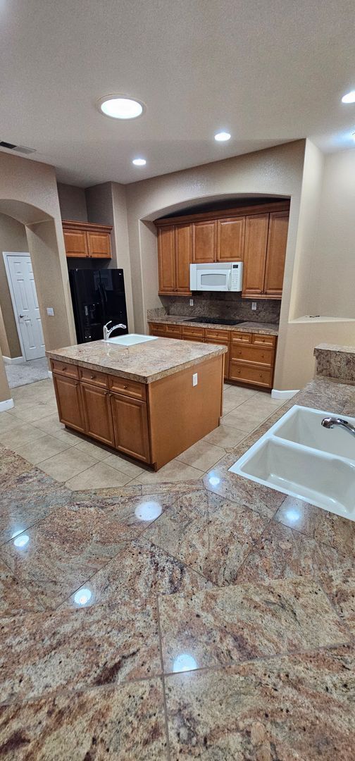 Building Photo - 5 Bed 4 bath 3 car garage Southwest Vistas FOR RENT