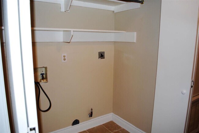 Building Photo - 10204 Comet Dr